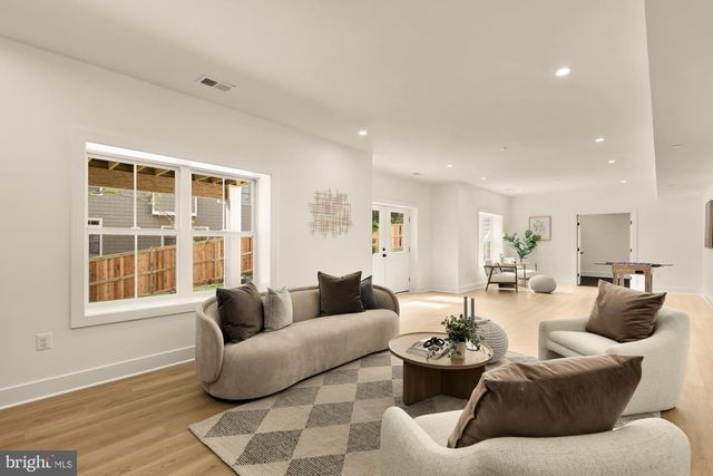 5435 MOHICAN RD, Bethesda, MD 20816