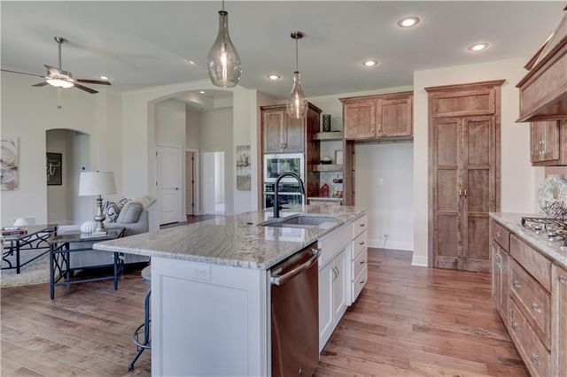 14609 Aspen Circle, Basehor, KS 66007