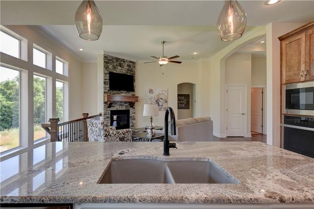 14609 Aspen Circle, Basehor, KS 66007