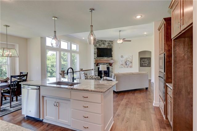 14609 Aspen Circle, Basehor, KS 66007