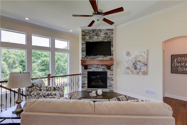 14609 Aspen Circle, Basehor, KS 66007