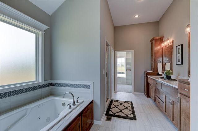 14609 Aspen Circle, Basehor, KS 66007