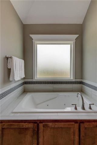 14609 Aspen Circle, Basehor, KS 66007