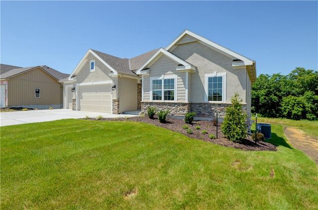 14609 Aspen Circle, Basehor, KS 66007