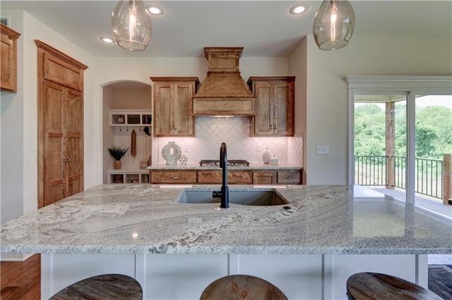 14609 Aspen Circle, Basehor, KS 66007