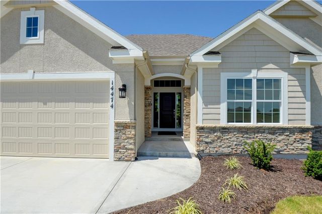 14609 Aspen Circle, Basehor, KS 66007