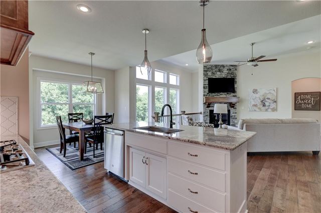 14609 Aspen Circle, Basehor, KS 66007