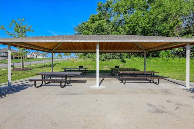 14609 Aspen Circle, Basehor, KS 66007