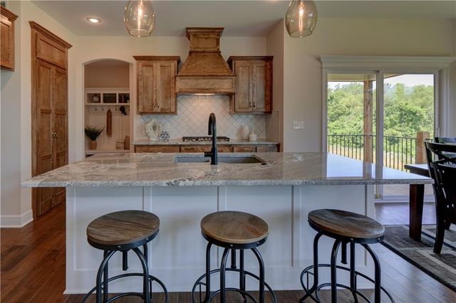 14609 Aspen Circle, Basehor, KS 66007