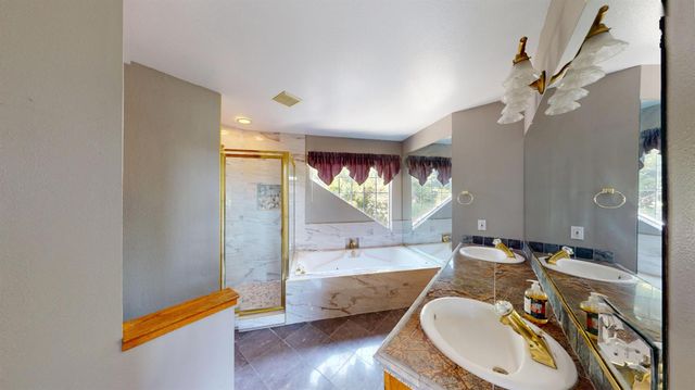 782 Shadowbrook Ln, Manteca, CA 95336