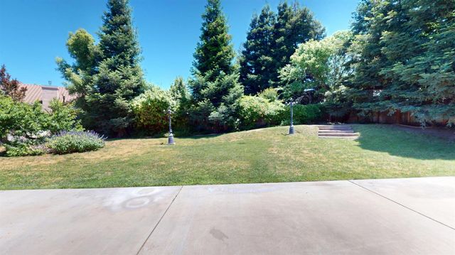 782 Shadowbrook Ln, Manteca, CA 95336