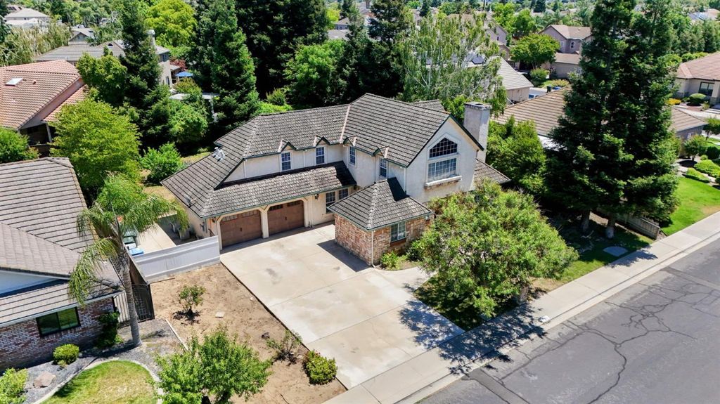 782 Shadowbrook Ln, Manteca, CA 95336