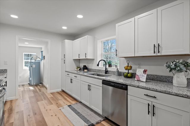 402 W Railroad St, Dickson, TN 37055