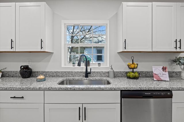 402 W Railroad St, Dickson, TN 37055