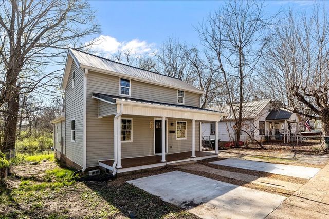 402 W Railroad St, Dickson, TN 37055