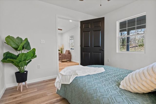 402 W Railroad St, Dickson, TN 37055