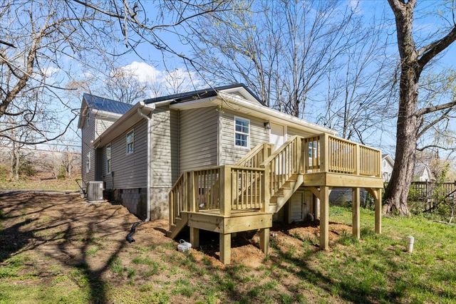 402 W Railroad St, Dickson, TN 37055