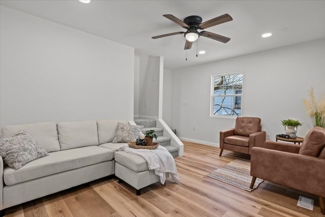 402 W Railroad St, Dickson, TN 37055