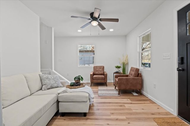 402 W Railroad St, Dickson, TN 37055