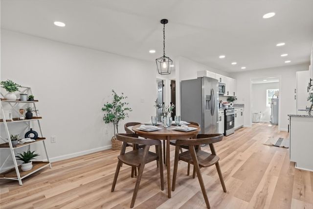 402 W Railroad St, Dickson, TN 37055