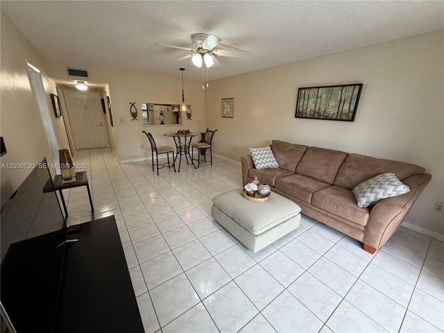 900 Colony Point Cir 317, Pembroke Pines, FL 33026