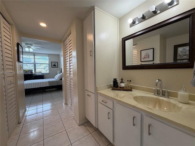 900 Colony Point Cir 317, Pembroke Pines, FL 33026