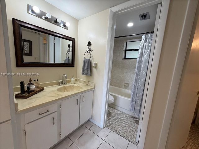 900 Colony Point Cir 317, Pembroke Pines, FL 33026