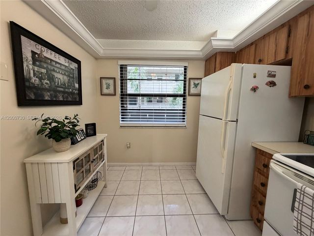 900 Colony Point Cir 317, Pembroke Pines, FL 33026