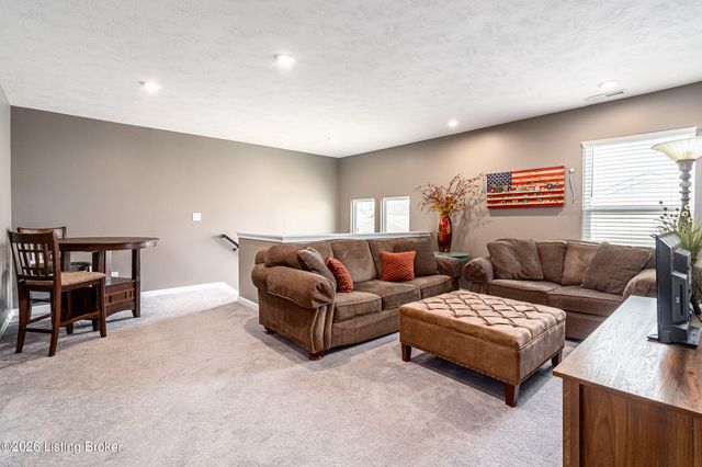 455 Mallard Lake Blvd, Shepherdsville, KY 40165