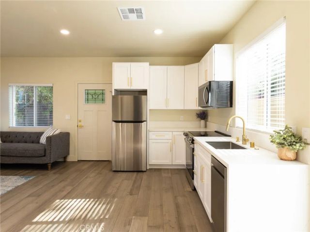 8434 Gothic Street, North Hills, CA 91343