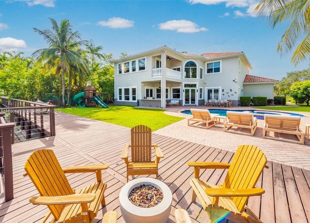 1031 Harbor Ct, Hollywood, FL 33019