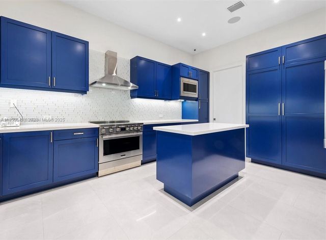1031 Harbor Ct, Hollywood, FL 33019