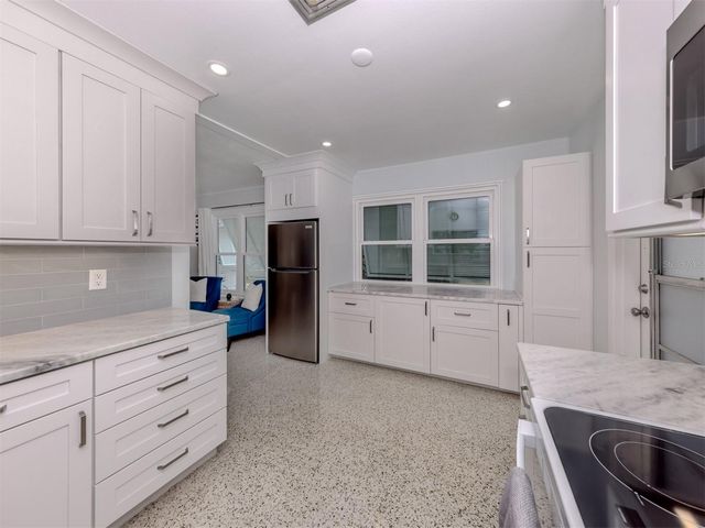 825 NOKOMIS AVENUE S, Venice, FL 34285