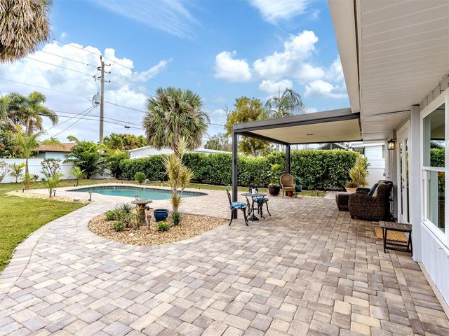 825 NOKOMIS AVENUE S, Venice, FL 34285