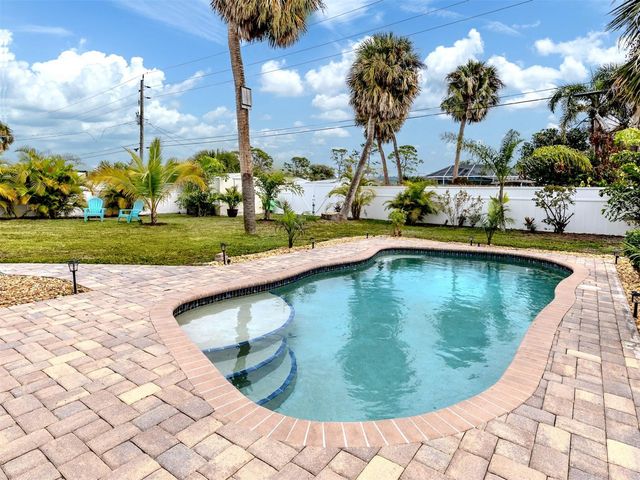 825 NOKOMIS AVENUE S, Venice, FL 34285