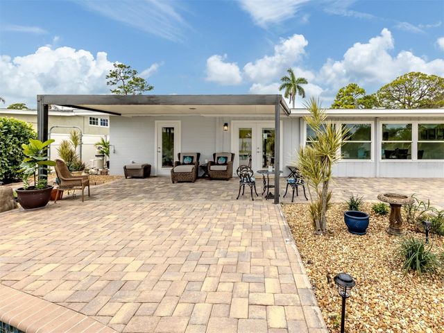 825 NOKOMIS AVENUE S, Venice, FL 34285