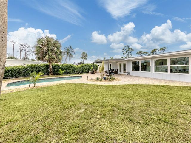 825 NOKOMIS AVENUE S, Venice, FL 34285