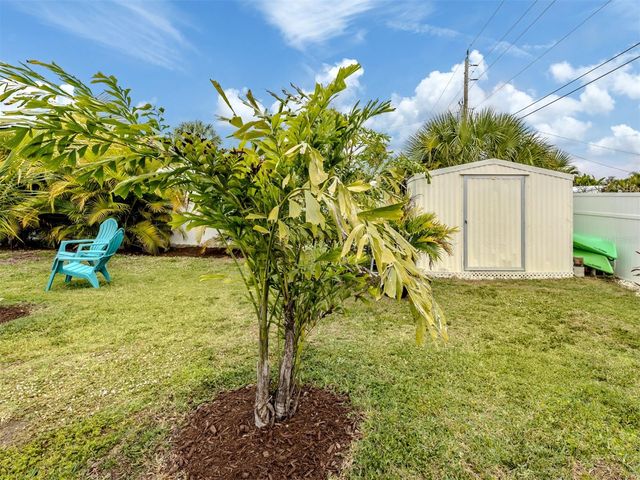 825 NOKOMIS AVENUE S, Venice, FL 34285