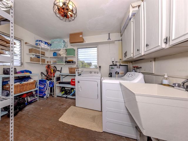 825 NOKOMIS AVENUE S, Venice, FL 34285