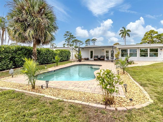 825 NOKOMIS AVENUE S, Venice, FL 34285