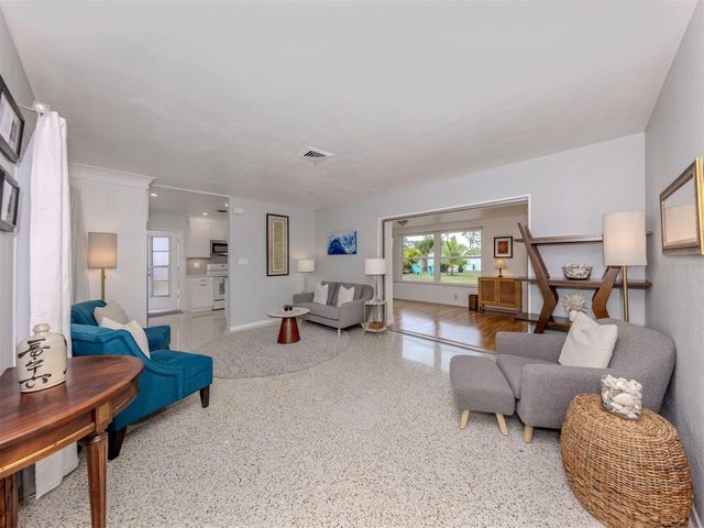 825 NOKOMIS AVENUE S, Venice, FL 34285