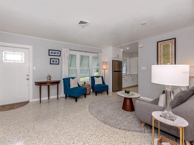 825 NOKOMIS AVENUE S, Venice, FL 34285