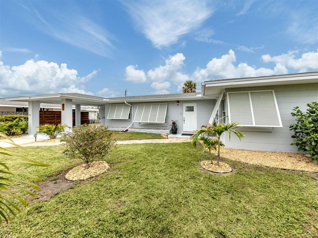 825 NOKOMIS AVENUE S, Venice, FL 34285