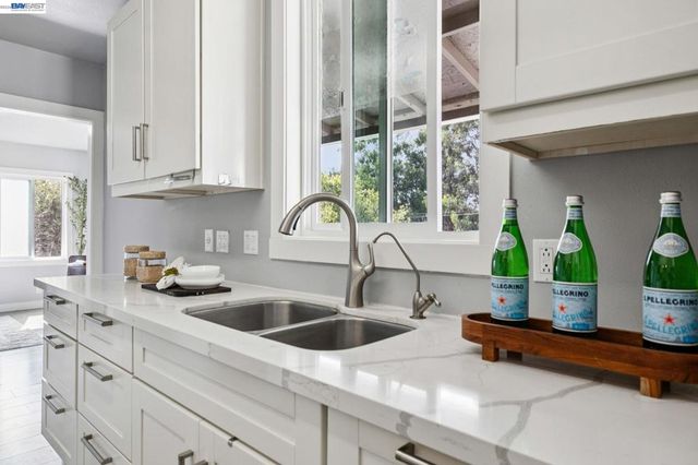 25910 Westview Way, Hayward, CA 94542