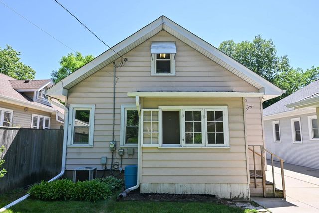 2123 N 66th STREET, Wauwatosa, WI 53213