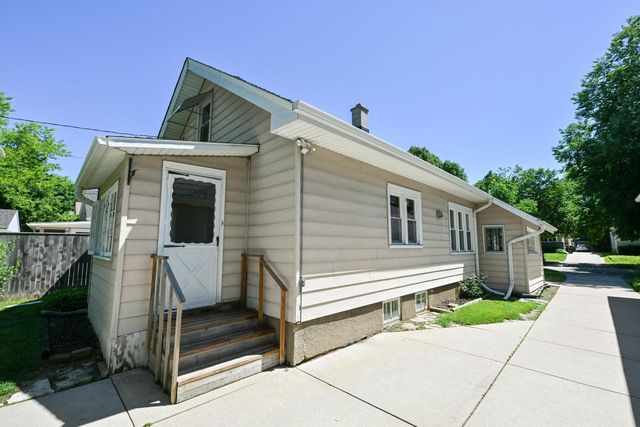 2123 N 66th STREET, Wauwatosa, WI 53213