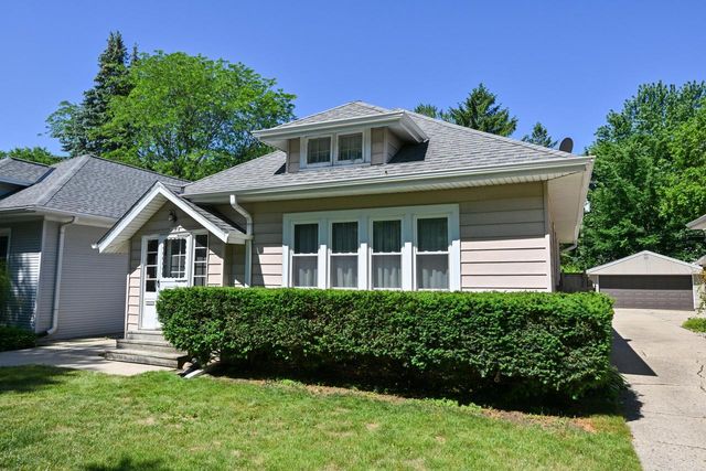 2123 N 66th STREET, Wauwatosa, WI 53213