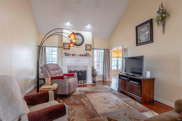 200 Westbriar Road, Newburgh, IN 47630