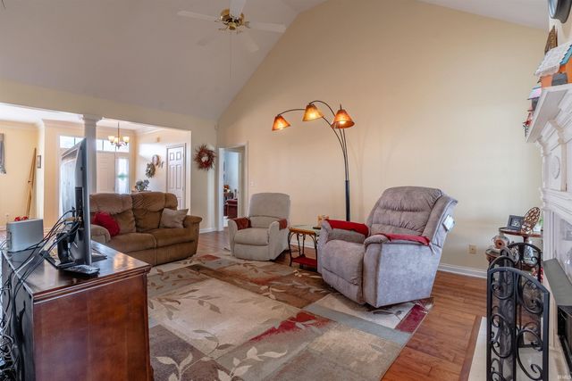 200 Westbriar Road, Newburgh, IN 47630