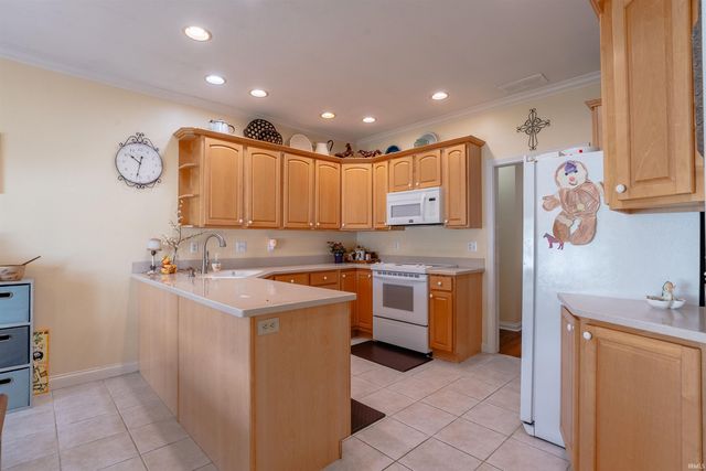 200 Westbriar Road, Newburgh, IN 47630